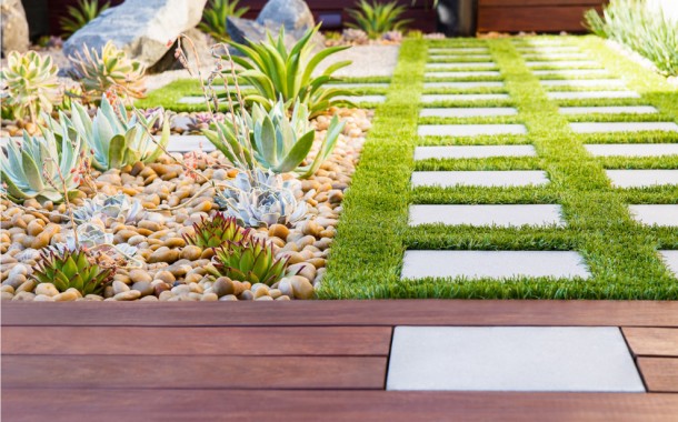 Đá cuội trong cảnh quan sân vườn